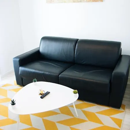 Twenty Business Flats Trigone Aparthotel *