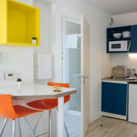 Twenty Business Flats Trigone * Nimes